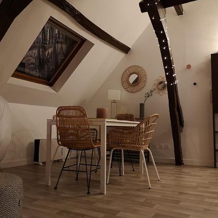 Logement Cosy Renove Au Pied De La Cathedrale Avec Climatisation Apartment Reims Luaran gambar