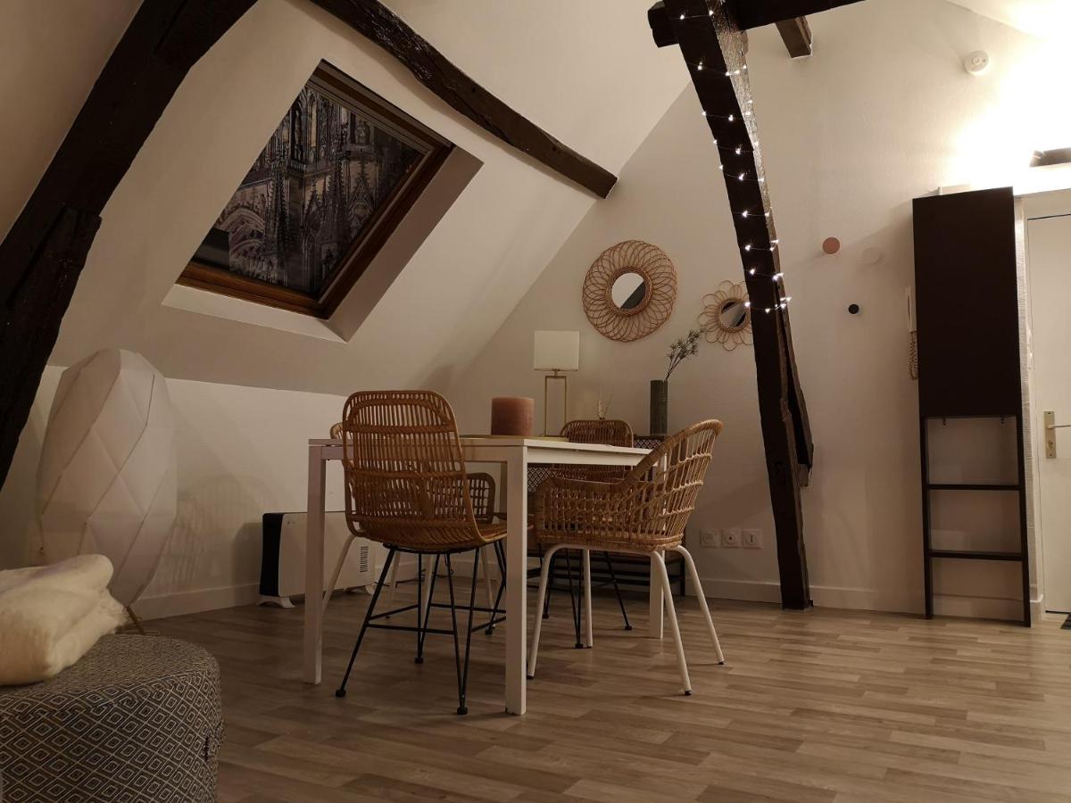 Logement Cosy Renove Au Pied De La Cathedrale Avec Climatisation Reims Luaran gambar