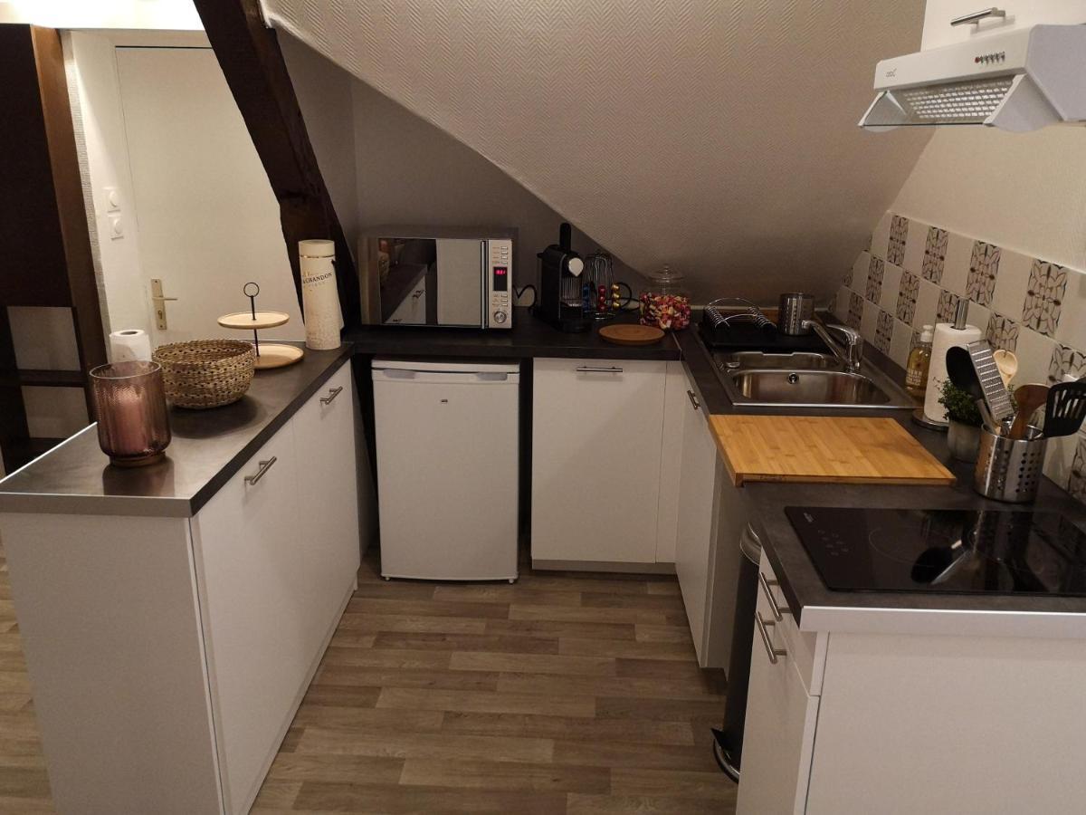 Logement Cosy Renove Au Pied De La Cathedrale Avec Climatisation Reims Luaran gambar